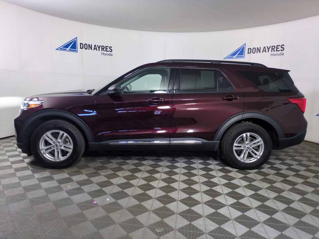 Used 2022 Ford Explorer XLT w/ Equipment Group 202A AWD/4WD image 2