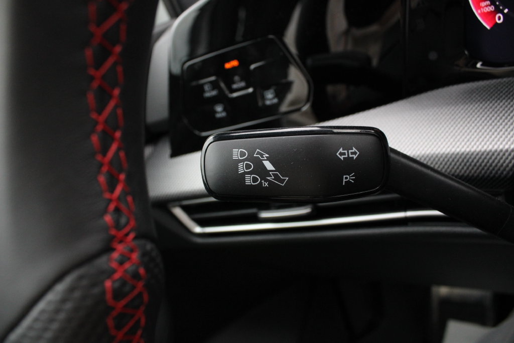 New 2026 Volkswagen GTI SE FWD image 11