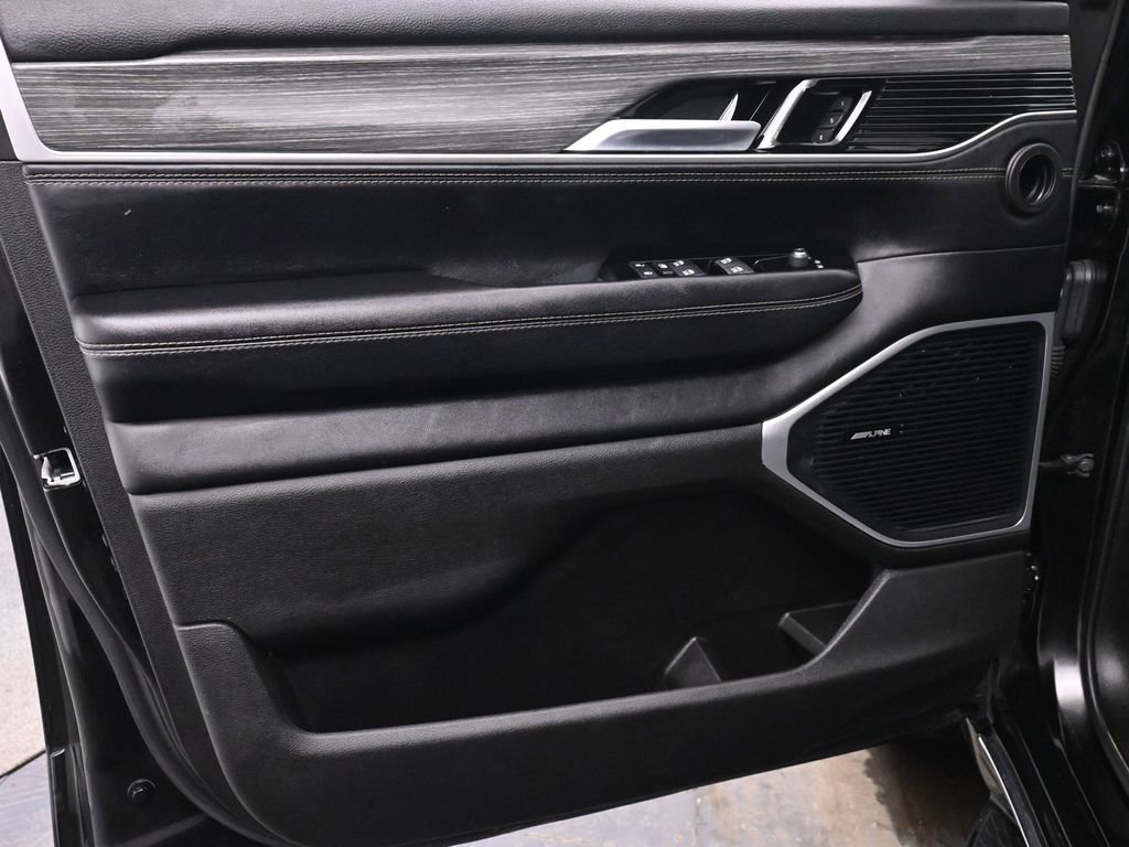 Used 2024 Jeep Wagoneer L Series II w/ Flexible Seating Group image 13