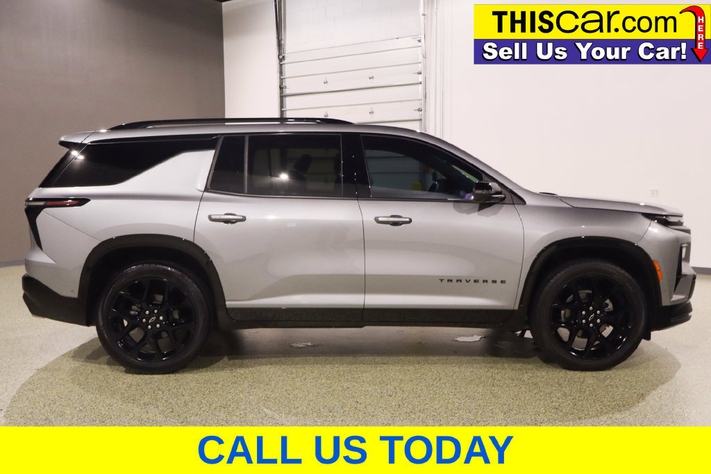 Used 2025 Chevrolet Traverse RS w/ LPO, Cargo Package FWD image 11