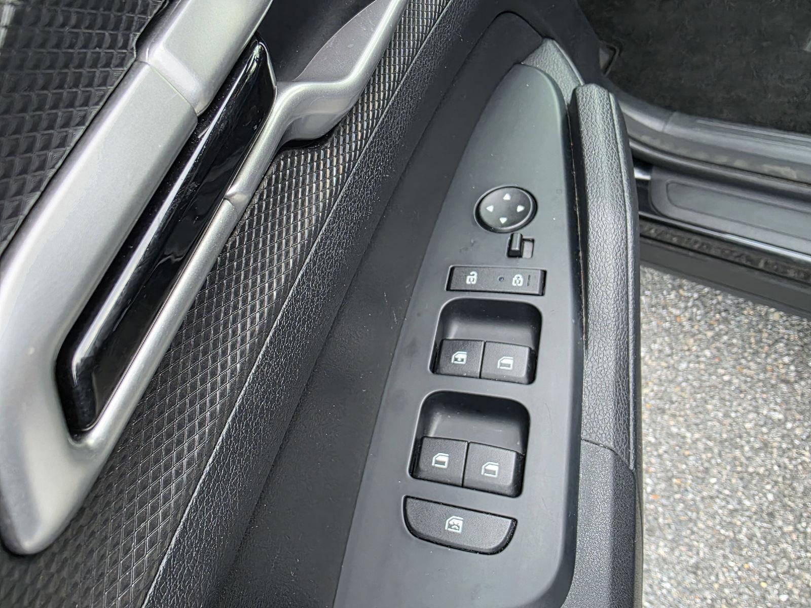 Used 2024 Kia Sportage LX image 11