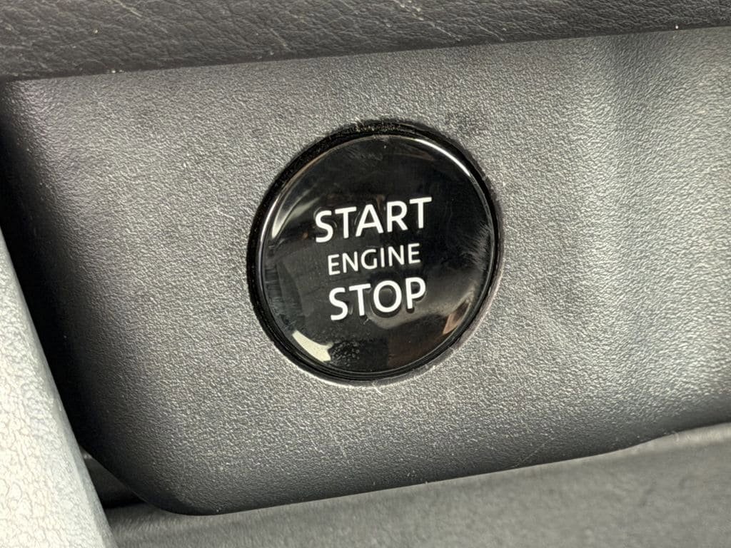 Used 2025 Nissan Rogue SV AWD/4WD image 22