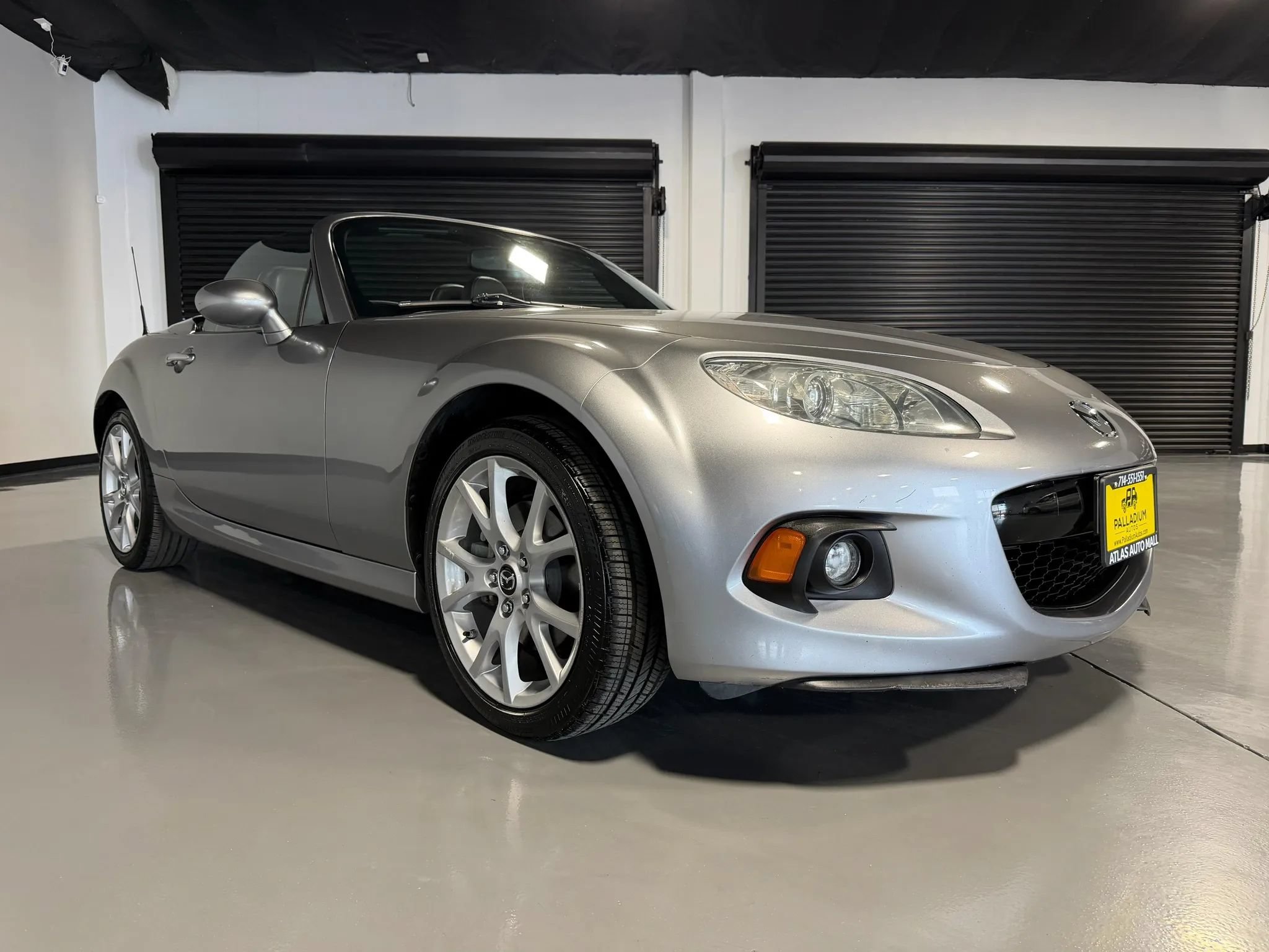 Used 2014 MAZDA MX-5 Miata Grand Touring w/ Premium Package RWD image 3