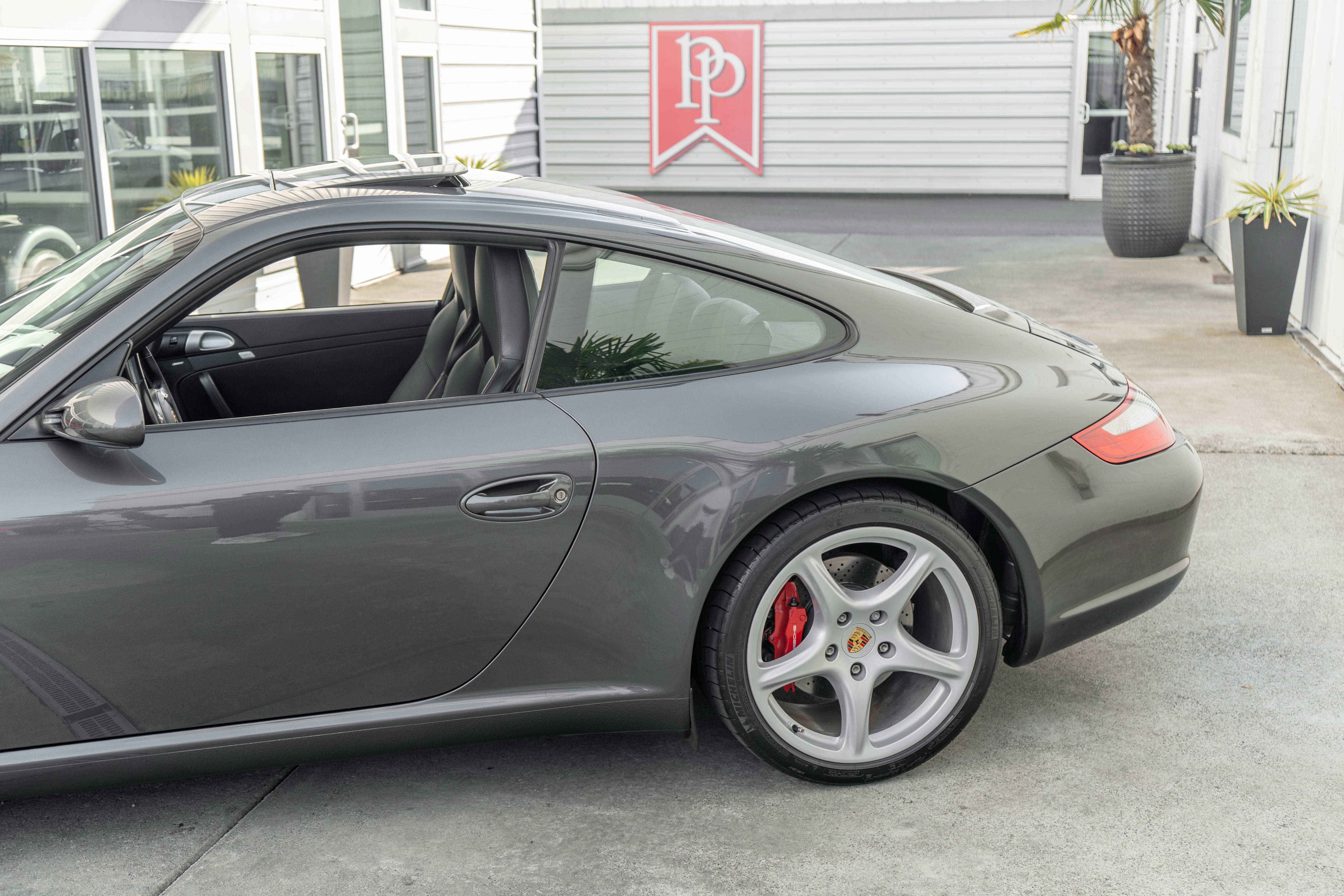 Used 2006 Porsche 911 Carrera S RWD image 5