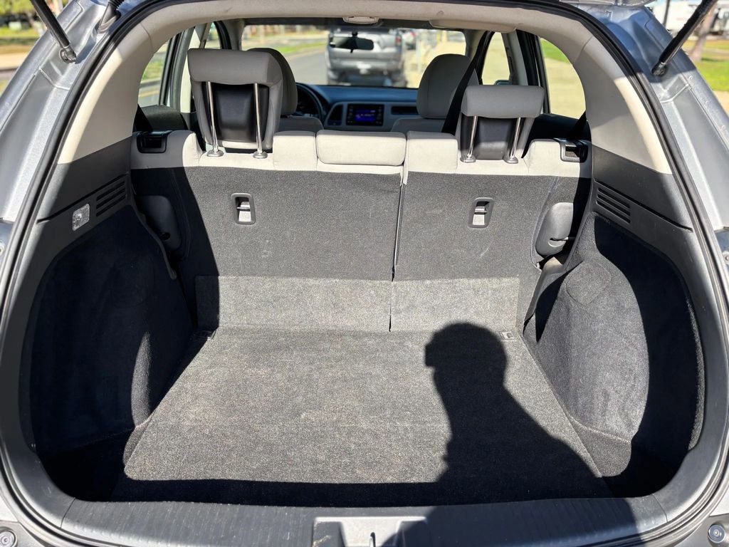 Used 2021 Honda HR-V LX image 17