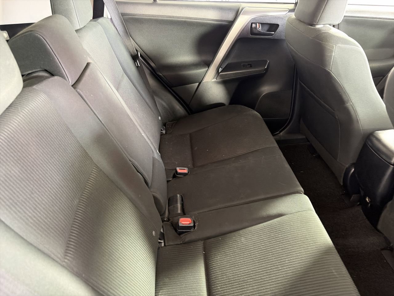 Used 2018 Toyota RAV4 LE w/ Carpet Mat Package FWD image 22