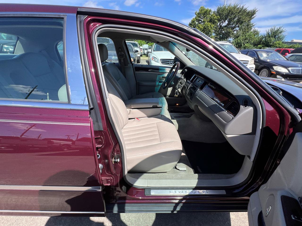 Used 2006 Lincoln Town Car Signature RWD image 68