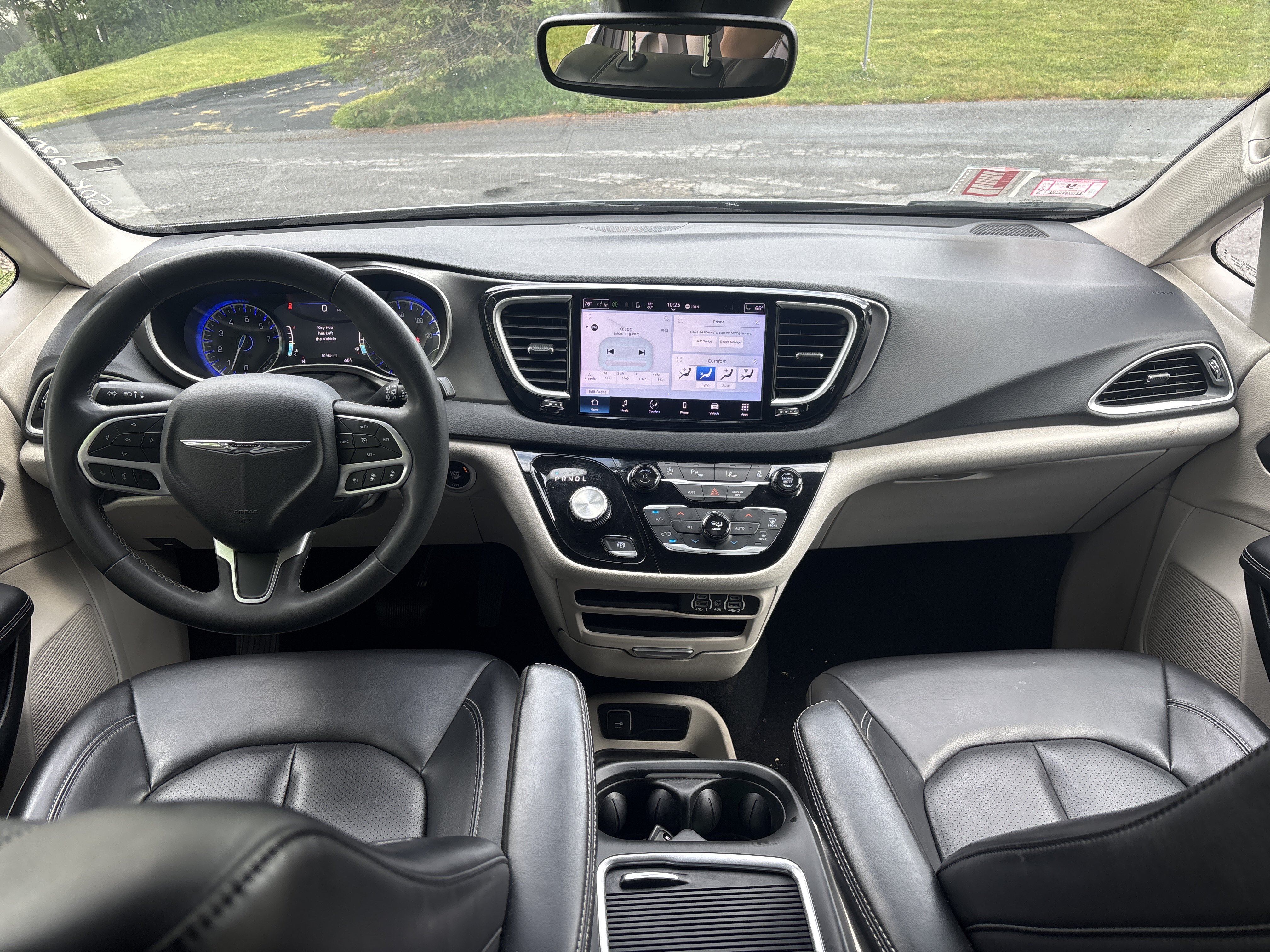 Used 2023 Chrysler Pacifica Touring-L FWD image 15