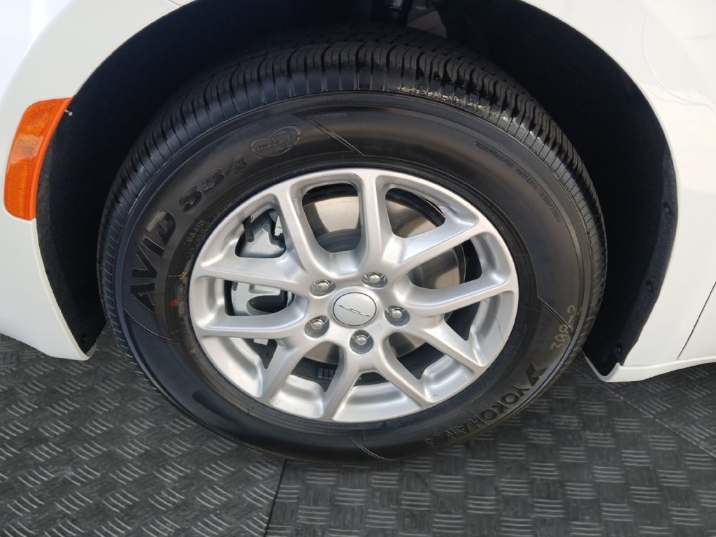 New 2027 Chrysler Pacifica LX FWD image 23