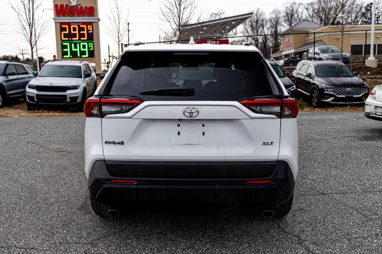 Used 2020 Toyota RAV4 XLE FWD image 5