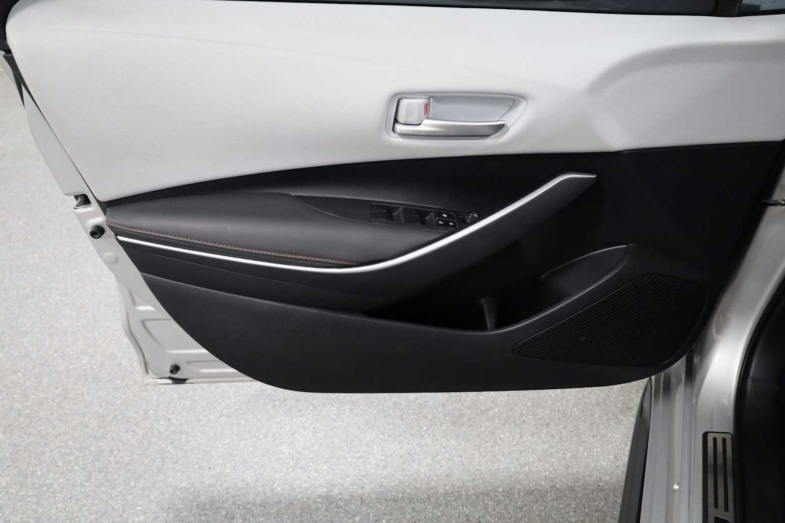 Used 2023 Toyota Corolla SE image 16