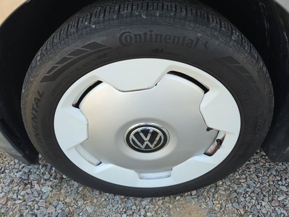 Used 2025 Volkswagen ID. Buzz 1st Edition w/ Cupholders Package AWD/4WD image 17
