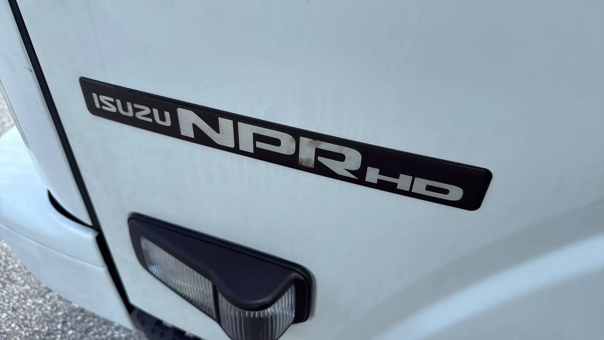 Used 2018 Isuzu NPR RWD image 14