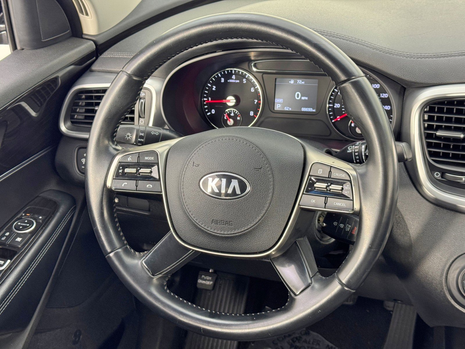 Used 2019 Kia Sorento LX w/ LX Convenience Package image 18
