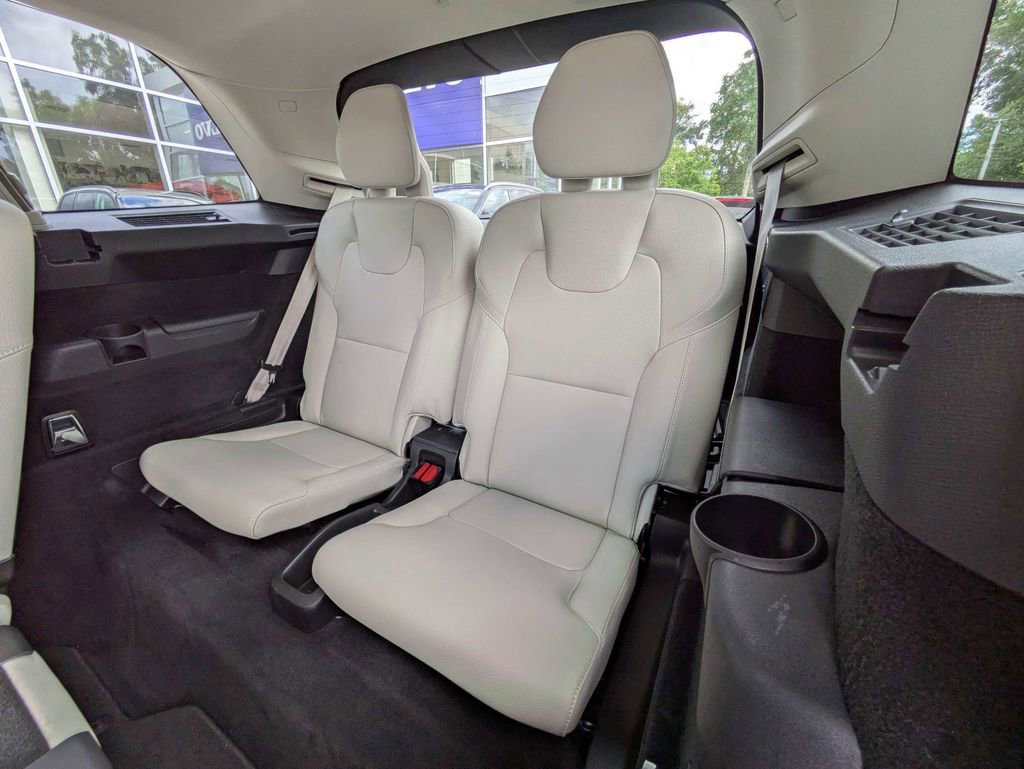 Used 2021 Volvo XC90 T6 Momentum w/ Climate Package AWD/4WD image 18
