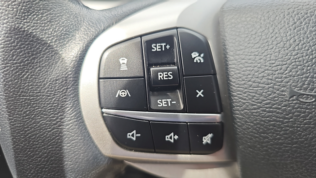 Used 2022 Ford Explorer XLT w/ Equipment Group 202A AWD/4WD image 16