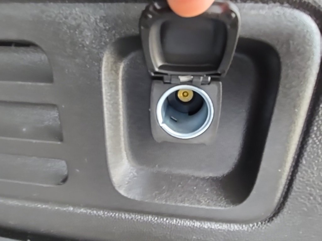 Used 2023 Chevrolet Traverse LT w/ Rear Camera Mirror Package image 40