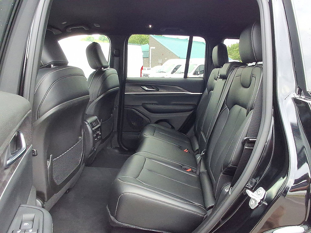 Used 2024 Jeep Grand Cherokee Limited AWD/4WD image 26