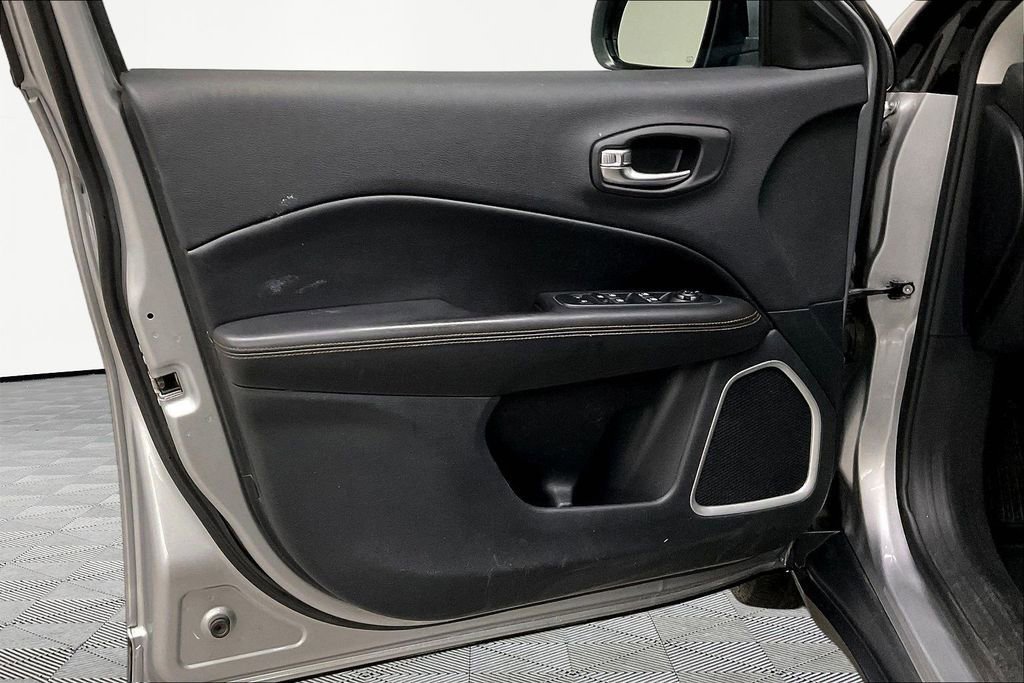 Used 2020 Jeep Compass Limited image 22