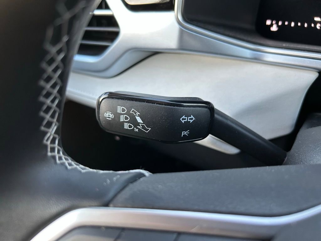 Used 2025 Volkswagen Taos SE image 22