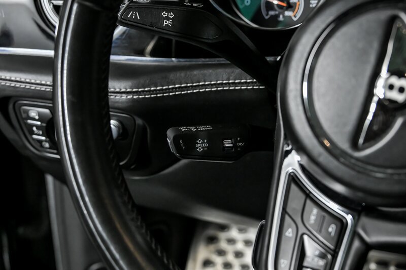 Used 2017 Bentley Bentayga image 27