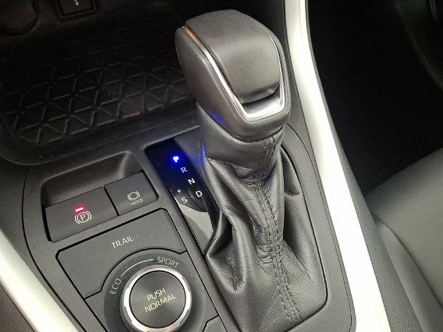 Used 2022 Toyota RAV4 XLE Premium AWD/4WD image 17