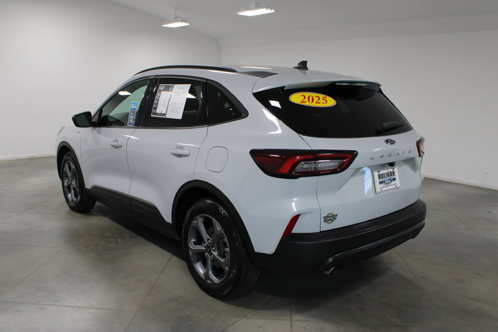 Used 2025 Ford Escape ST-Line FWD image 7