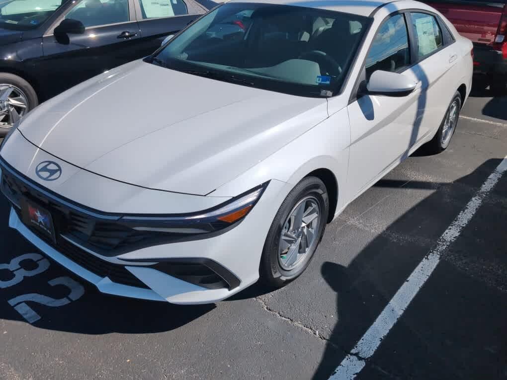 New 2026 Hyundai Elantra SE FWD image 10
