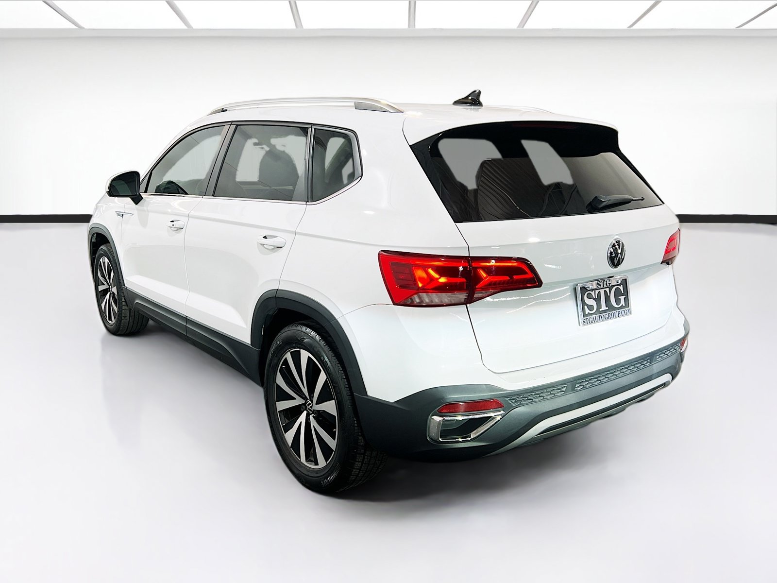Used 2023 Volkswagen Taos SE FWD image 6