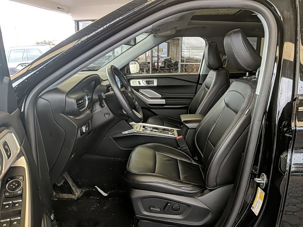 Used 2023 Ford Explorer Limited w/ Limited Technology Package image 13