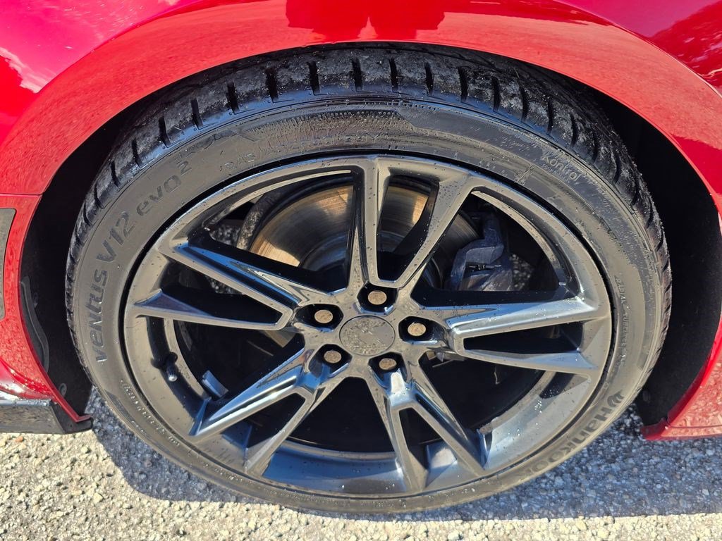 Used 2019 Chevrolet Camaro LT RWD image 15
