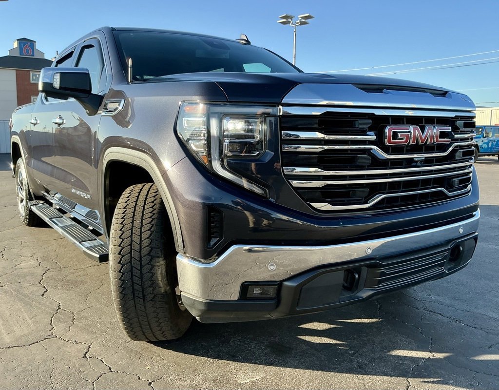 Used 2022 GMC Sierra 1500 SLT image 2