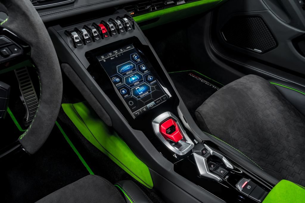 Used 2022 Lamborghini Huracan EVO RWD image 23
