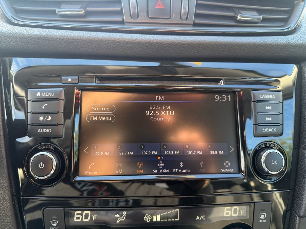 Used 2020 Nissan Rogue SV AWD/4WD image 17