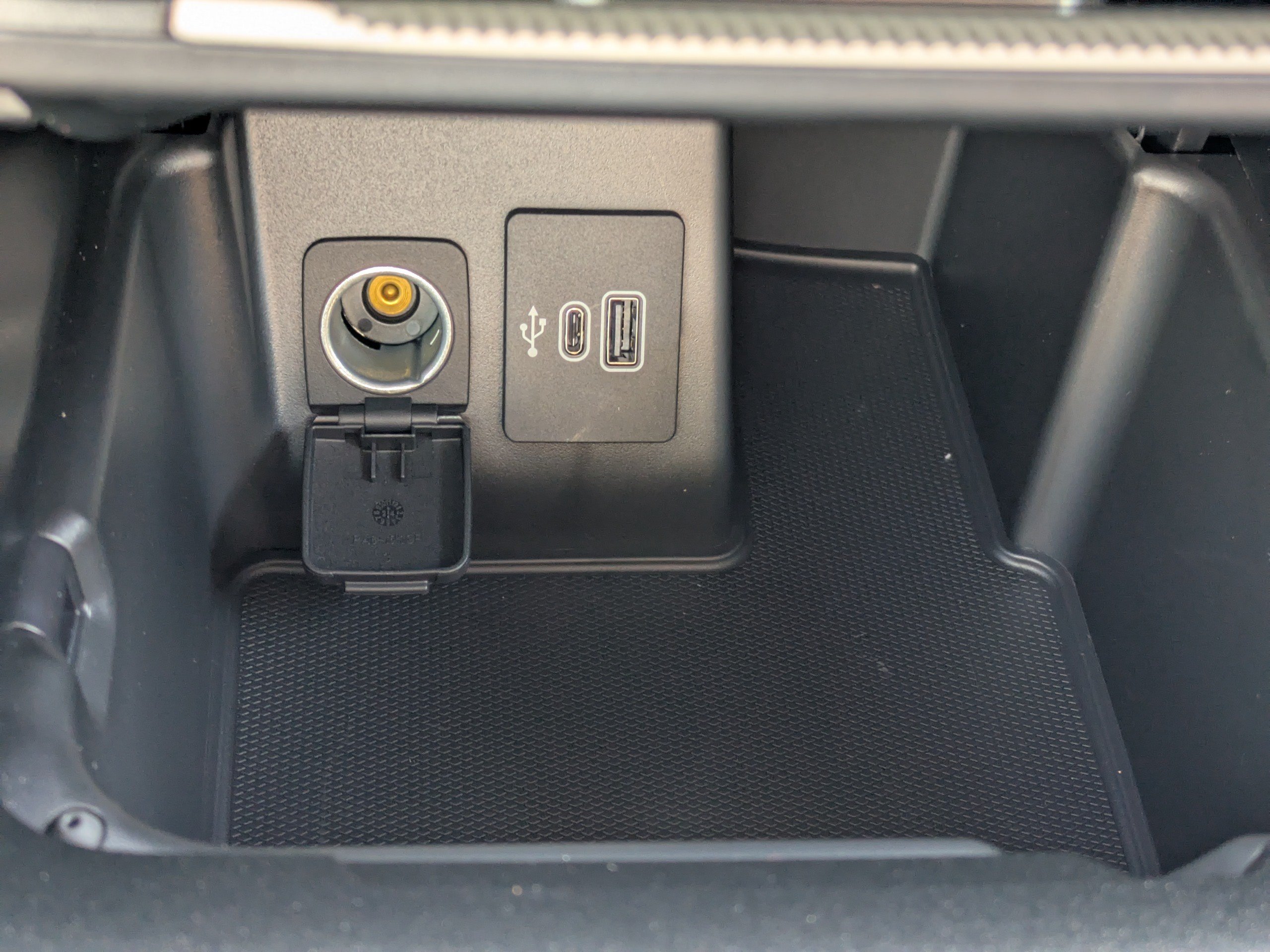 Used 2025 Ford Explorer Active RWD image 30