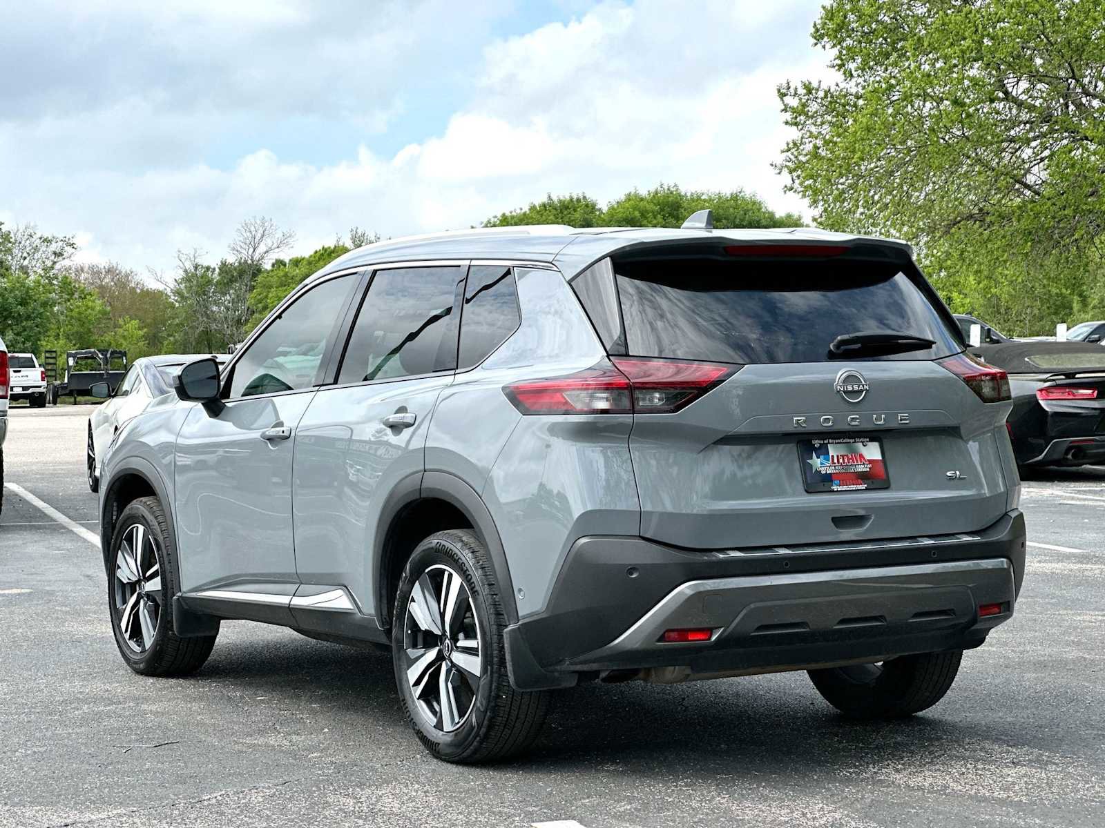 Used 2023 Nissan Rogue SL w/ SL Premium Package image 13