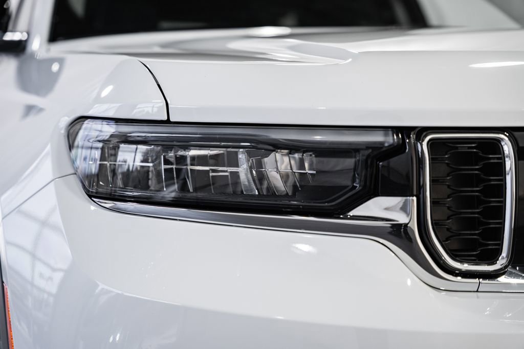 Certified 2024 Jeep Grand Cherokee L Limited w/ Luxury Tech Group II image 13