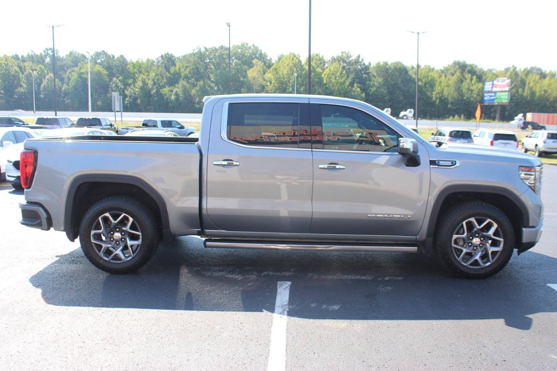 Used 2023 GMC Sierra 1500 Denali w/ Technology Package AWD/4WD image 5