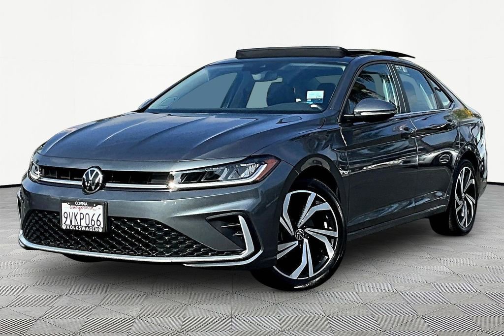 Used 2025 Volkswagen Jetta SEL image 3