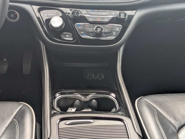 Used 2025 Chrysler Pacifica Limited FWD image 19