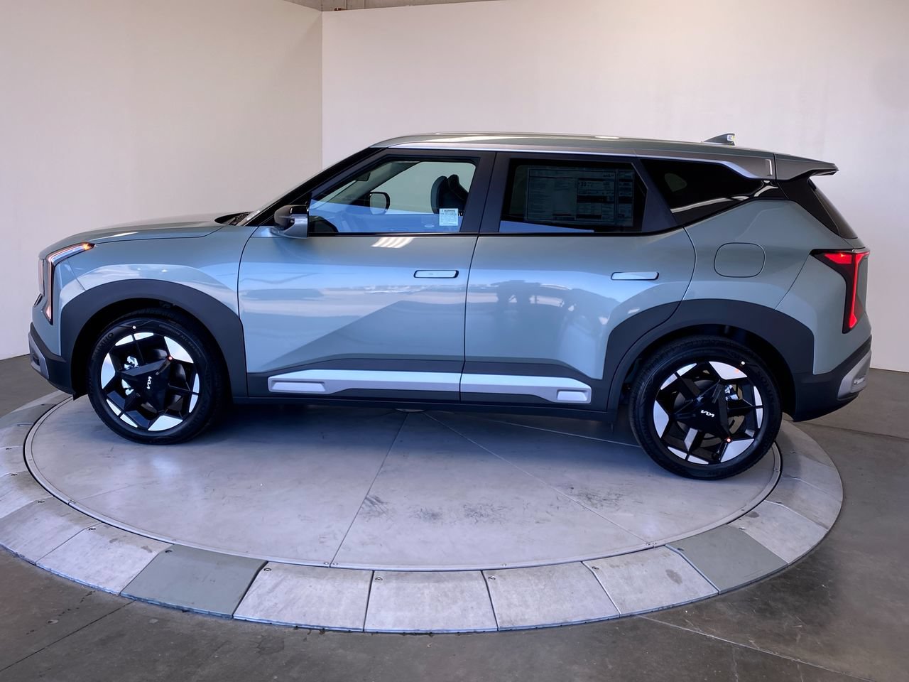 New 2027 Kia Seltos EX FWD image 2