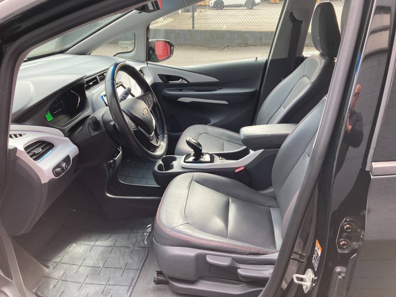 Used 2017 Chevrolet Bolt Premier w/ Driver Confidence II Package FWD image 11