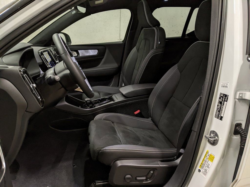 Certified 2023 Volvo XC40 Recharge Ultimate image 11