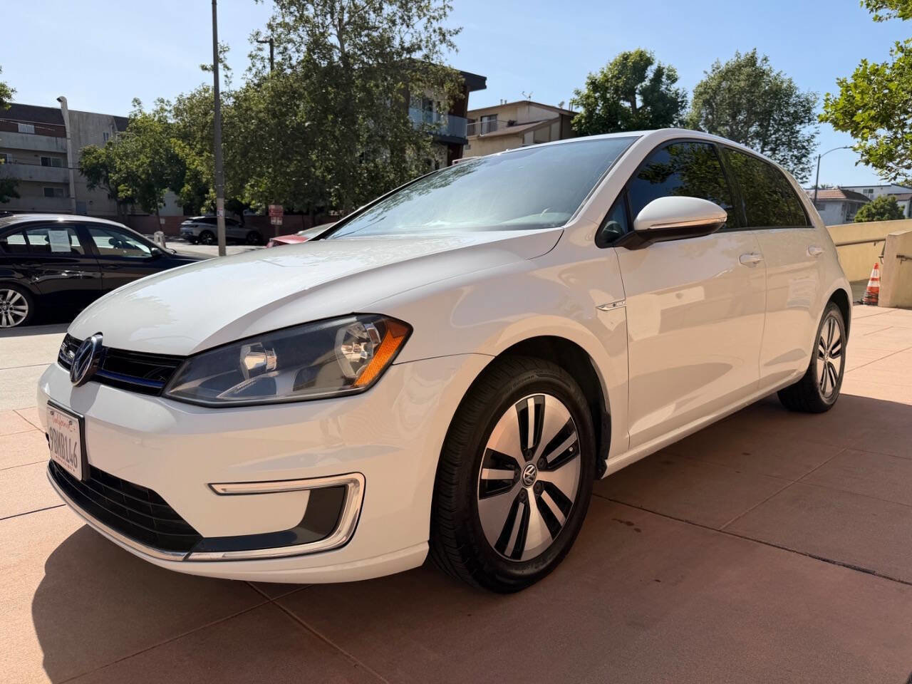 Used 2016 Volkswagen e-Golf SE w/ DC Fast Charging Package FWD image 2