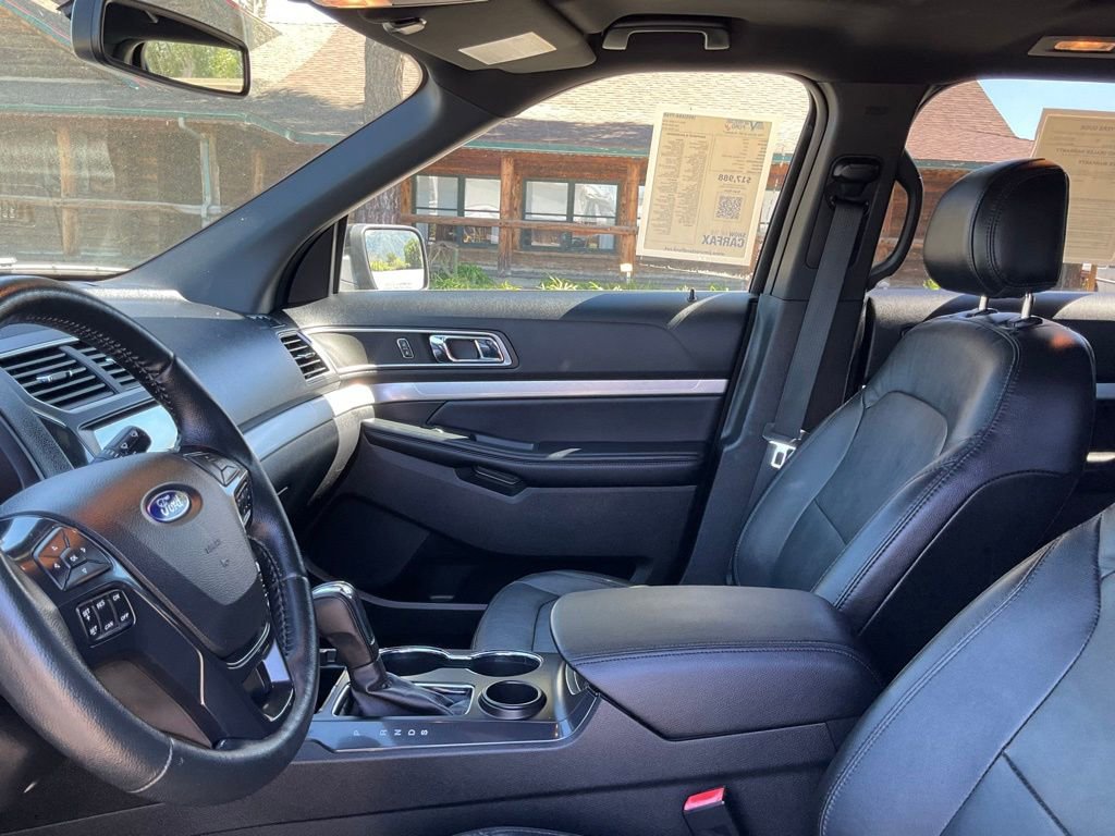 Used 2017 Ford Explorer XLT w/ Equipment Group 202A image 38