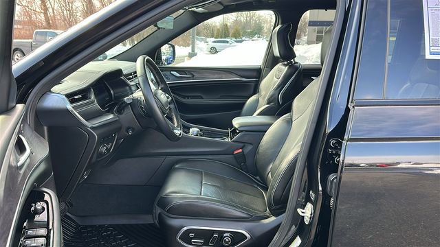 Used 2023 Jeep Grand Cherokee Overland w/ Advanced Protech Group III image 9