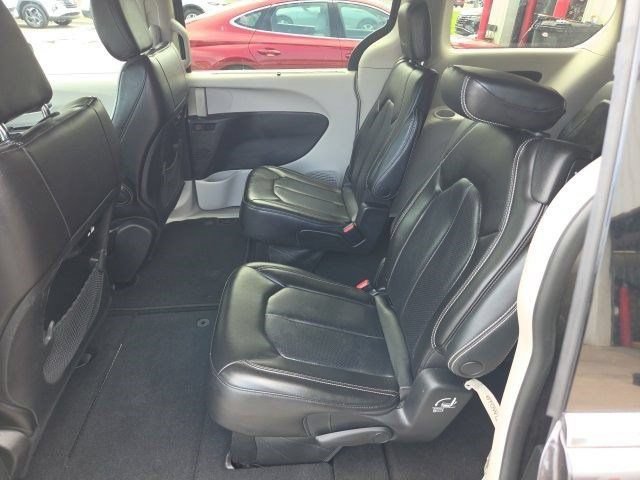 Used 2023 Chrysler Pacifica Touring-L FWD image 37