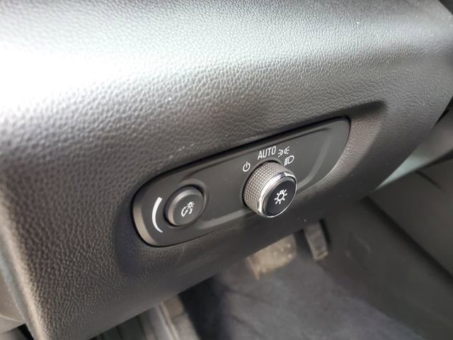 Used 2023 Chevrolet Traverse LT image 18