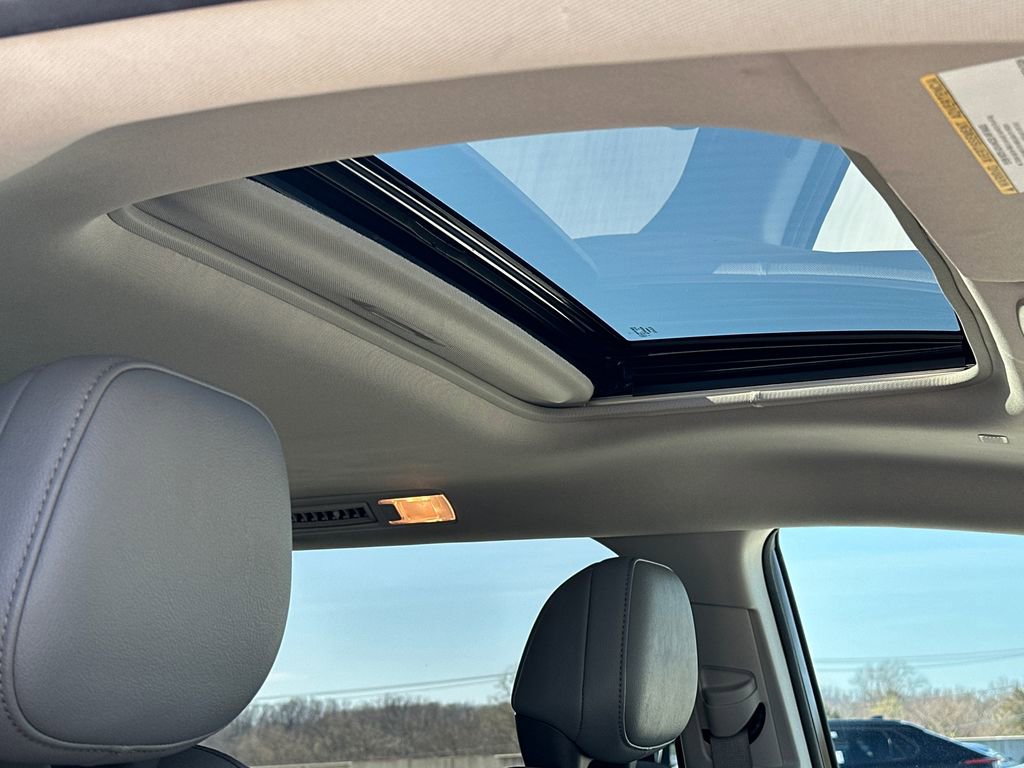 Used 2024 Toyota Sienna XLE image 10