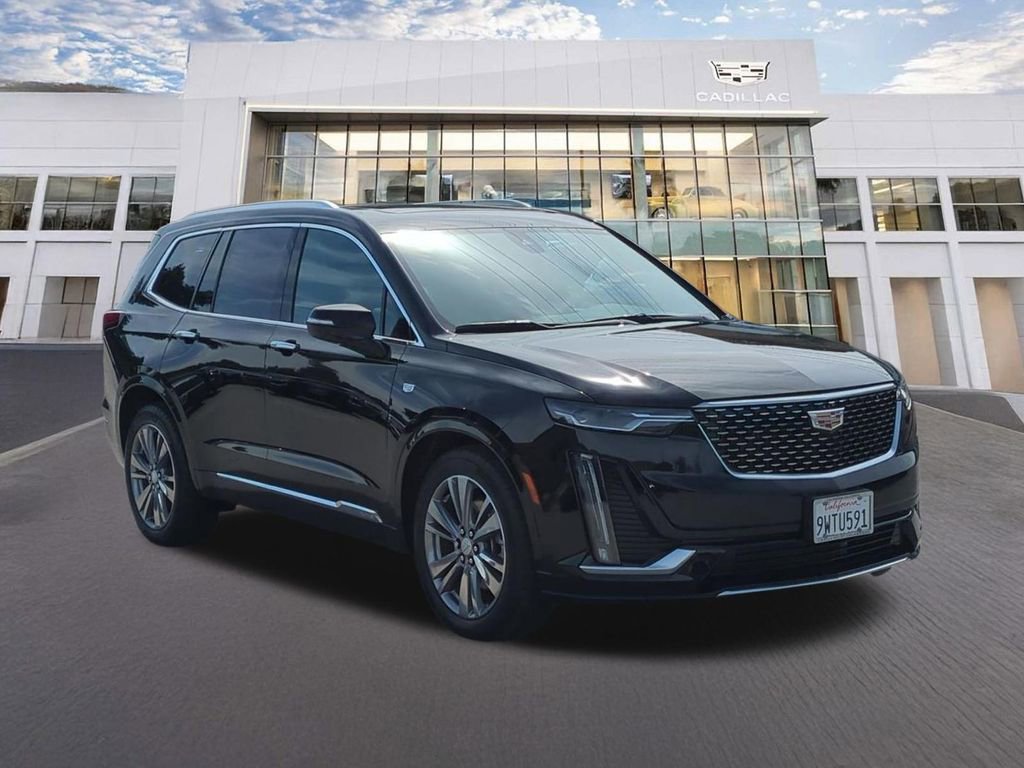 Used 2025 Cadillac XT6 Premium Luxury image 3